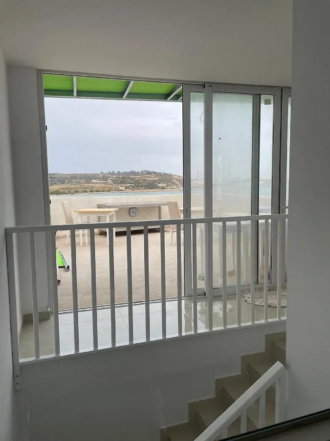 La Reggia Seaview Guesthouse Marsaxlokk Couette-café